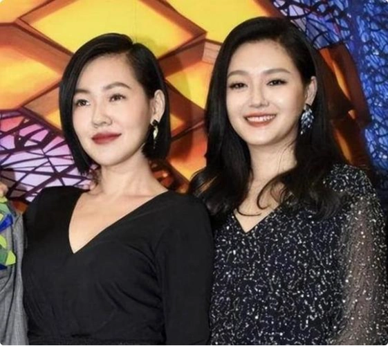 小s母亲节发文,暗戳戳内涵大s:后半生,是她赢了!