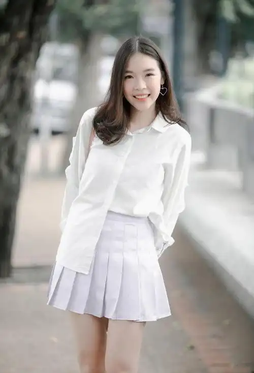 微胖女生适合穿百褶裙吗?