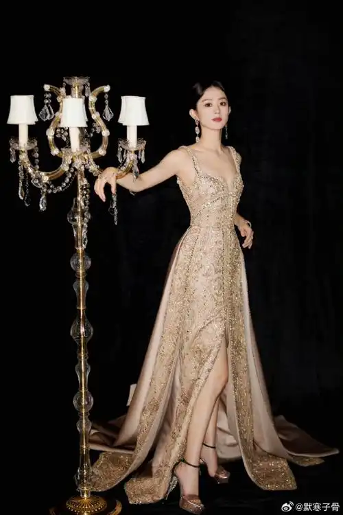 新杰瑞,发个原创博  ai:写一篇赞美#赵丽颖#的文章  撰写一篇长达1