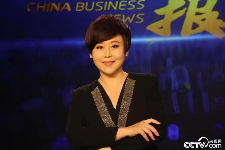 中央电视台财经频道主持人周蓉高清图集