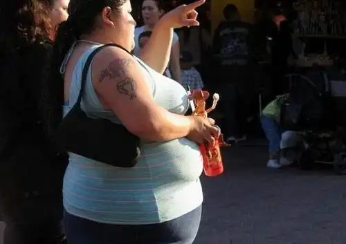 胖成200斤的她,会穿衣会打扮一样美的像小姑娘