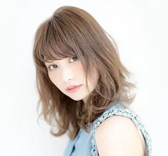 13款适合圆脸女生的中长发发型,大圆脸做这几款发型最显脸瘦!