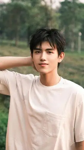 陈飞宇,2000年4月9日出生,华语影视男演员,就读于北京电影学院