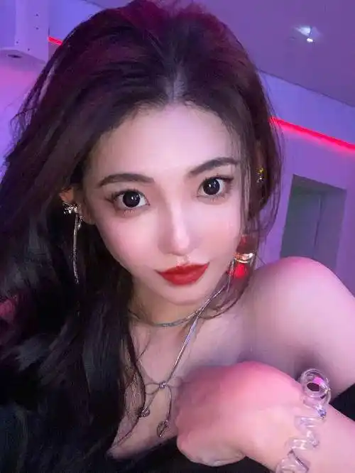 原创最美变性人李由曝男网红现状现实中装害羞私生活乱到吓人