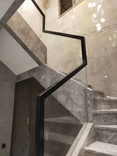 云朵拉灰楼梯踏步现代风格灰色石材  老矿云朵拉灰,厚度18mm,现代轻奢