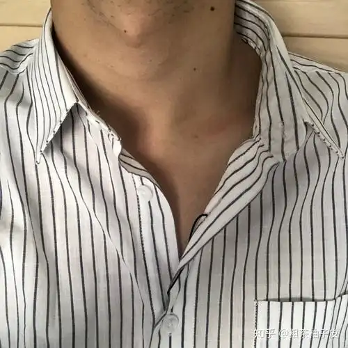 摸男生的喉结是什么感觉