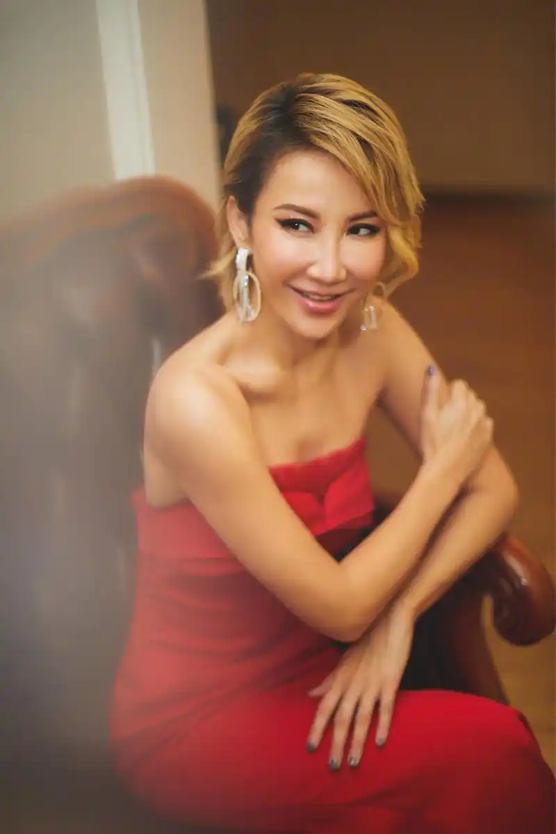 整个娱乐圈都是悼念李玟,00后网友:她是谁