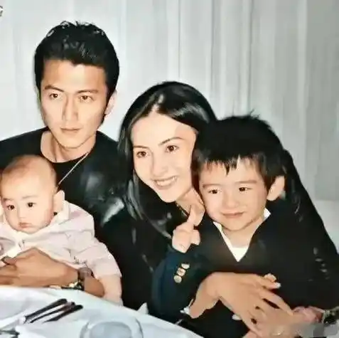 谢霆锋16岁大儿子lucas疑恋情曝光?