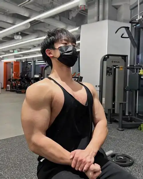 00后腹肌小奶狗这身材太有料了