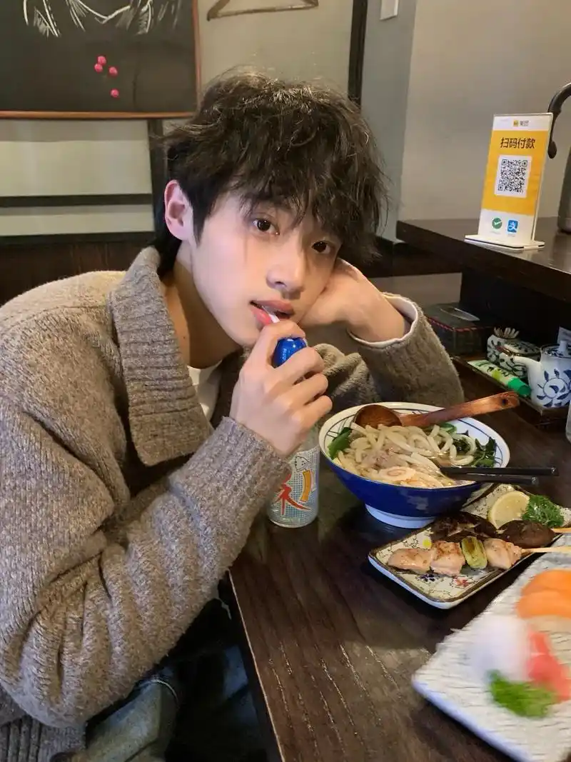 小奶狗男友 #小狗日记 #氛围感 #甜系男孩 #一眼沦陷 - 抖音