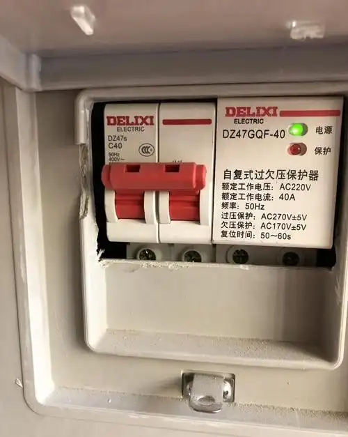 我家里总是跳闸每次都是楼道的空气开关跳闸是什么原因啊