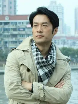 陈越(谭凯饰演)