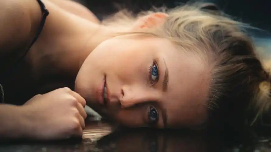 坚强独立的漂亮女人