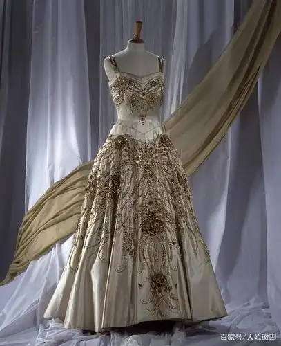 英国女王伊丽莎白二世的晚礼服