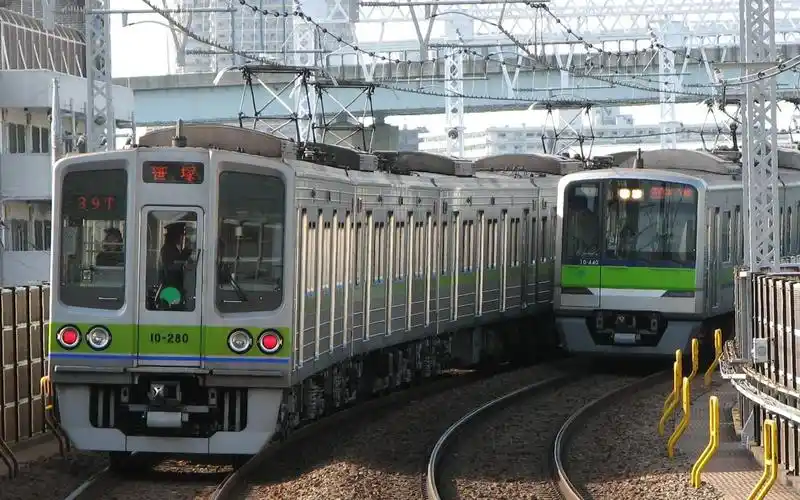 电车男pov 11-东京都交通局 新宿线 急行 新宿-本八幡 前面展望_哔哩