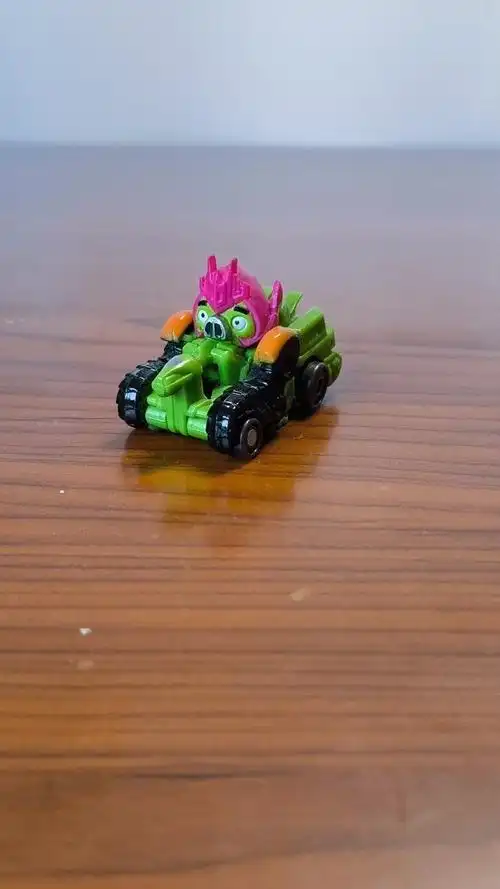 二十块能买到怎样的变形金刚?愤怒的小鸟变形金刚雾影暗丈猪测评