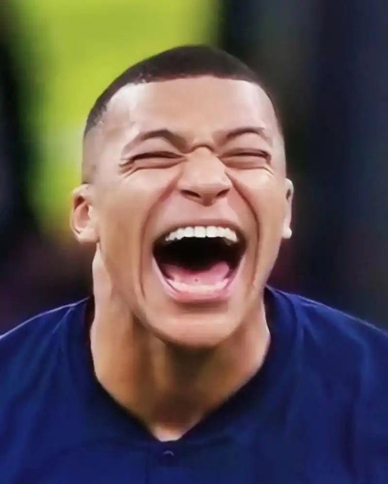 姆巴佩笑成表情包,凯恩罚丟点球,姆巴佩笑成表情包. - 抖音