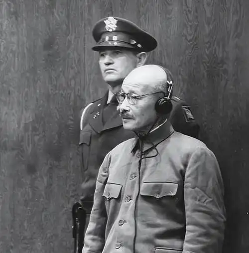 侵华战犯东条英机绞刑现场:活活挣扎12分钟,死前被吓哭丑态百出