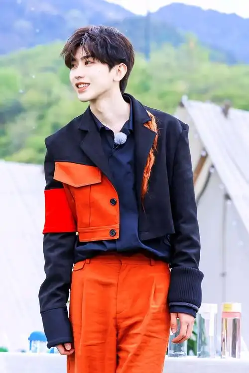 蔡徐坤壁纸:你笑起来的样子可爱到犯规,治愈生活中的一切不愉快