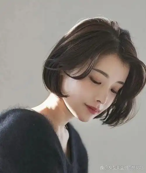 引领夏季潮流的斩男短发,你值得拥有,这款发型的设计目的就是达到百搭