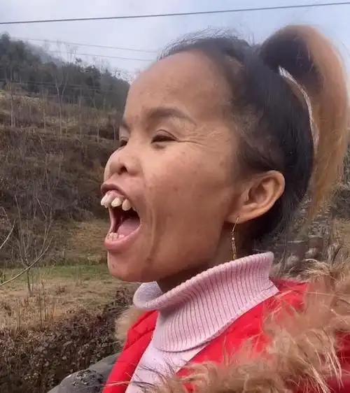 江西女子"一丑成名",靠奇特长相圈粉百万,自信程度不输凤姐