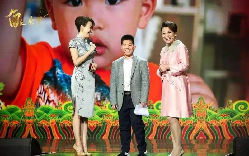 小香玉老公和儿子罕见曝光父子俩长得超像丈夫比王为念帅气