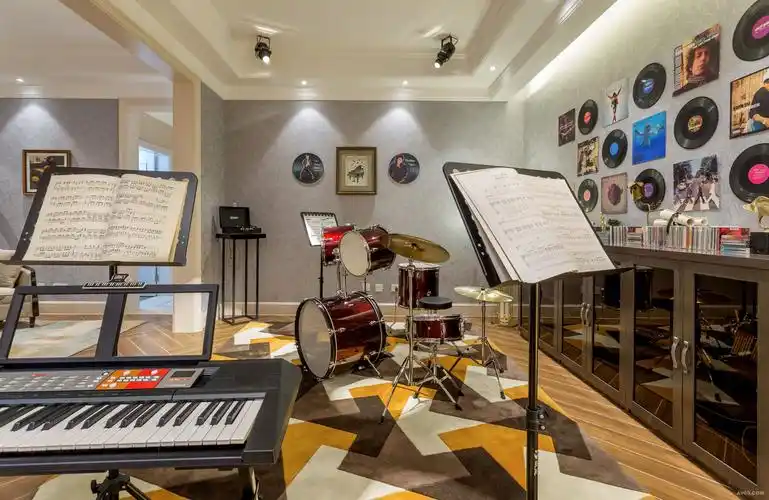 音乐室乐器区视角二