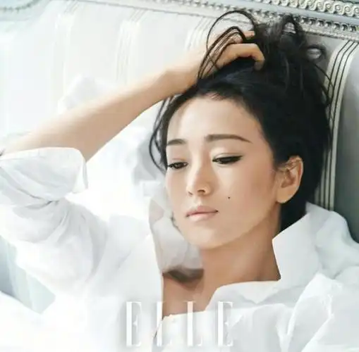 看短发巩俐演绎霸气与优雅