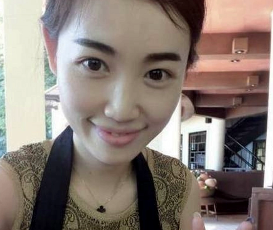 面对事件的神反转,马蓉一改以往嚣张气焰,低声下气请求宝强原谅,先是