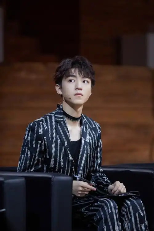 2020王俊凯《我们的乐队》上星首播_高清图片大全-爱豆app