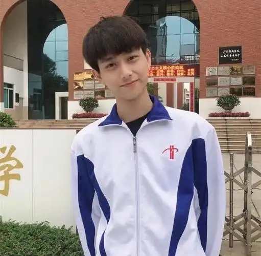 长相惊艳的路人帅哥(素人帅哥大盘点)(15)