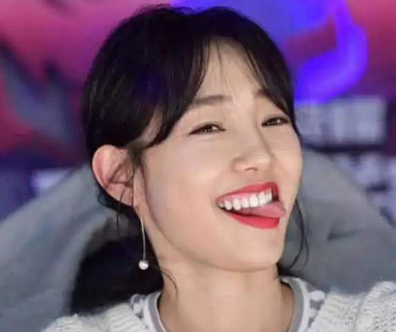 女版陈冠希,国内吐舌头的明星中无人能出其右