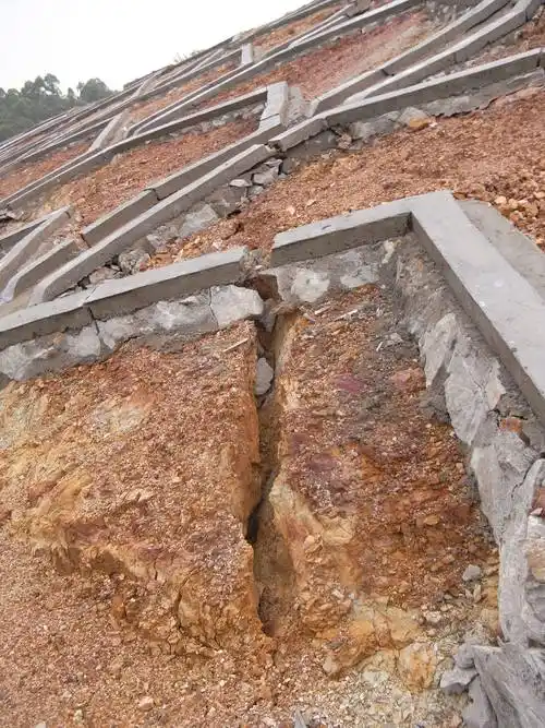 【警示】很危险的边坡滑坡现场图片