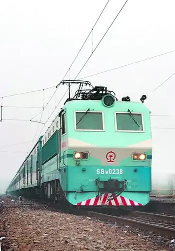 冰雪线上火车头