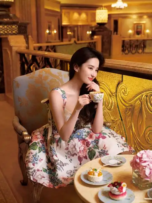 刘亦菲六套造型##刘亦菲体验阿布扎比代言人