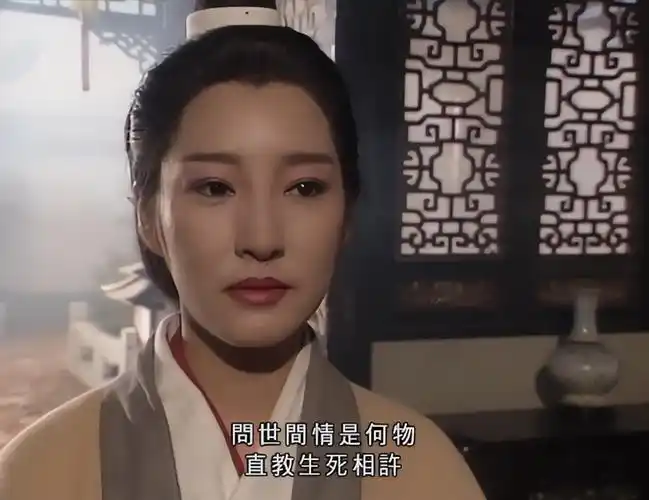 儿女都已经长大,儿子跟随父亲一起拍摄影视剧,女儿是华裔小姐选美冠军