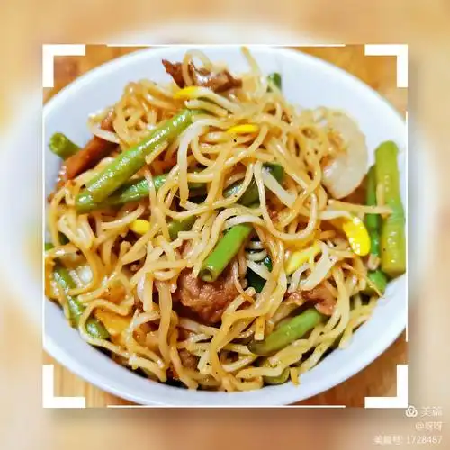 分盛碗中,香气四溢,根根爽爽的卤面