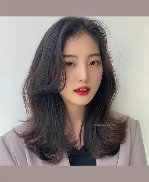 显脸小气质卷发发型推荐|换发型该如何选择