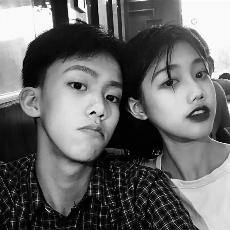 超级好看的情侣头像 哈哈哈哈 已经不能低调了 喜欢可以找我拿图哦