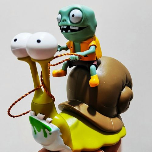 正版植物大战僵尸玩具蜗牛僵尸小鬼僵尸牛仔回力车儿童男孩礼物