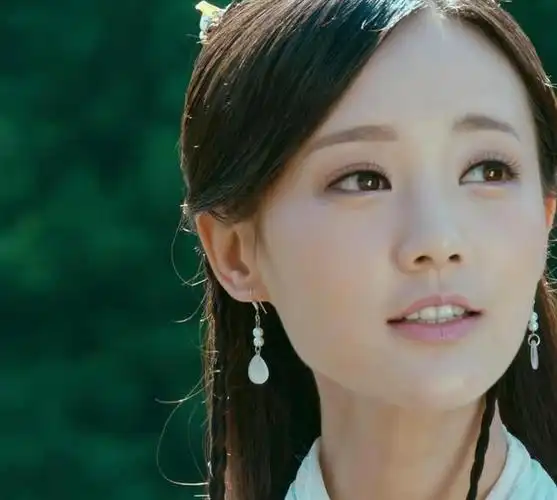 同是扮演黄蓉,有人古灵精怪,有人颜值巅峰,有人靠大胸博眼球?