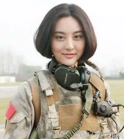 她在剧中饰演来自文工团舞蹈演员的特种兵唐笑笑.