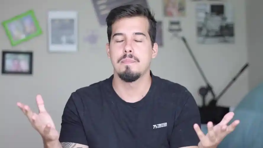 帅气大叔教你如何留一个骚骚的山羊胡