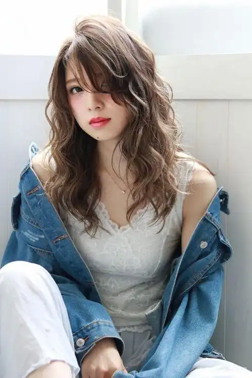 日韩女生的流行时尚长发发型