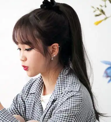 会用图片做起初的模型,然后做扎发发型更加精致哦~有刘海的梳发发型要