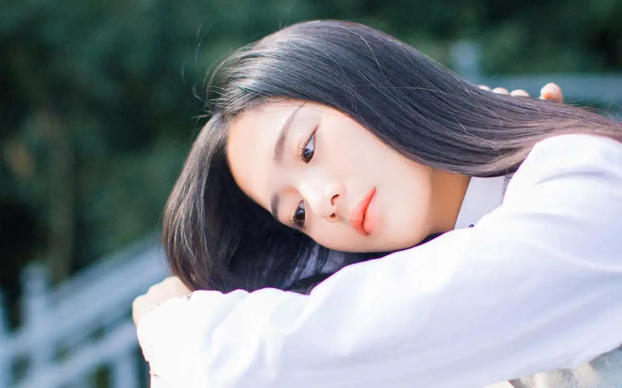 养眼长发美女小清新唯美写真图片壁纸