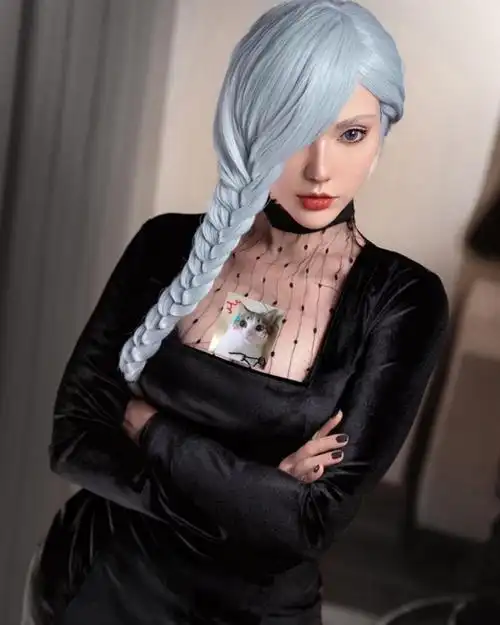 乌克兰美女cos《咒术回战》冥冥:皮衣黑丝身材热辣