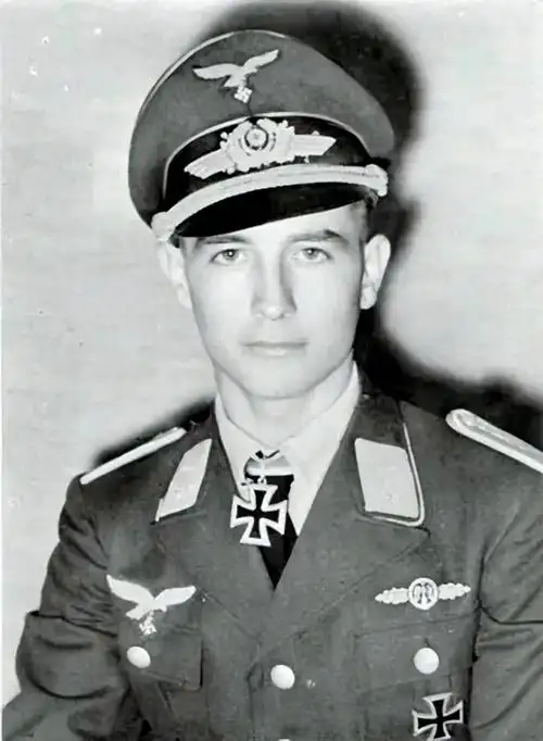 来自:>虛怀若谷>《纳粹德国>汉斯·斯特雷洛,德国空军中尉.