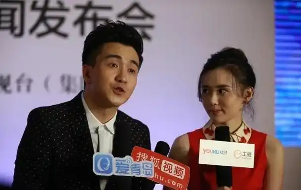 江铠同与前男友同台穿红裙娇俏可人忍不住偷瞄翟天临