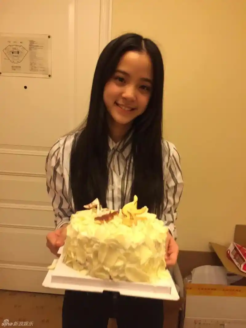组图:欧阳娜娜举办15岁生日会 称还没男生追求_高清图集_新浪网
